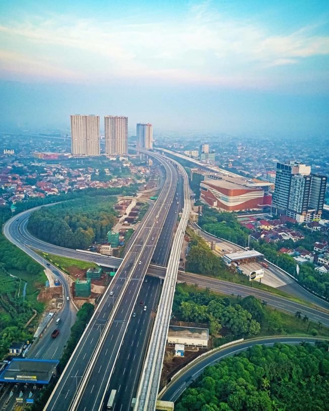 Kota Bekasi adalah salah satu kota terbesar di pulau Jawa