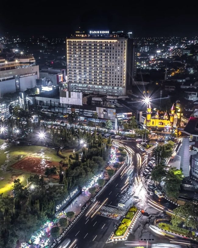 Kota Semarang adalah salah satu kota terbesar di pulau Jawa