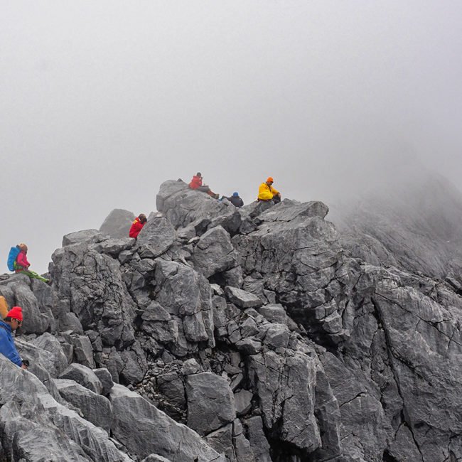 12 Gunung  Tertinggi di  Papua Salah satunya Gunung  