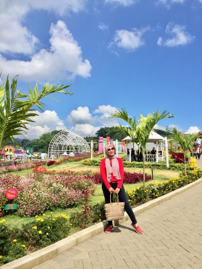 Flora Wisata San Terra De La Fonte, Taman Dengan 700 Bunga di Malang