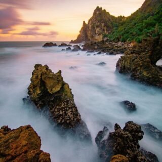 Pantai Watu Lumbung jogja