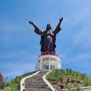 patung yesus di Taman Doa Gollu Potto