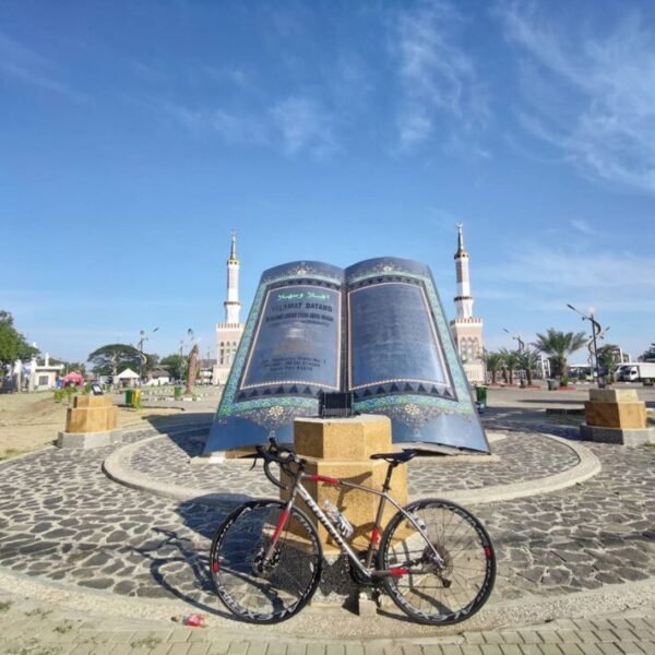 alquran raksasa di Masjid Islamic Center Indramayu