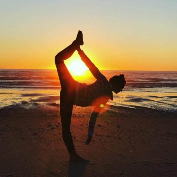 gaya foto yoga saat sunset