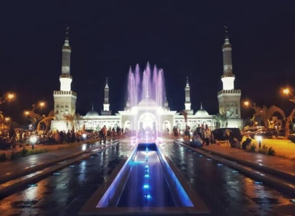 masjid islamic center indramayu saat malam hari