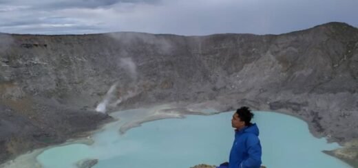 puncak gunung Sorik Marapi, taman nasional batang gadis
