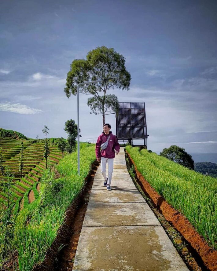 Bukit Candi Lawang Saketeng