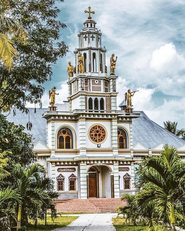 Gereja Sanctissima Trinitas Bloro