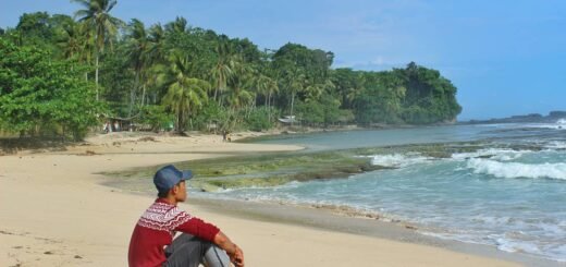 Pantai Legon Pari lebak banten