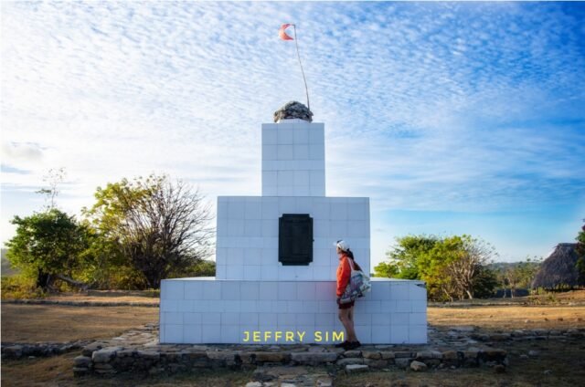 Tugu Mone Mola