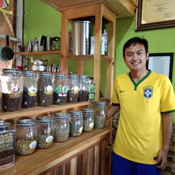 Cafe Bukit Palasari Desa Giri Mekar