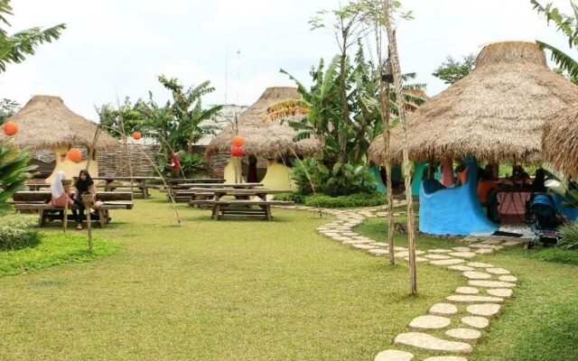 Cafe Hobbit Hill Cileungsi
