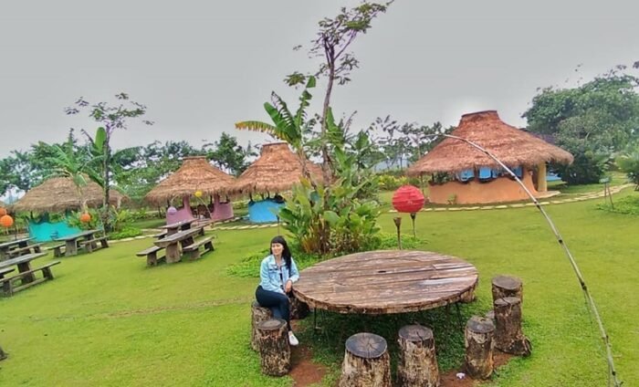 Cafe Hobbit Hill Cileungsi