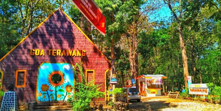 Wisata Alam Goa Terawang Blora