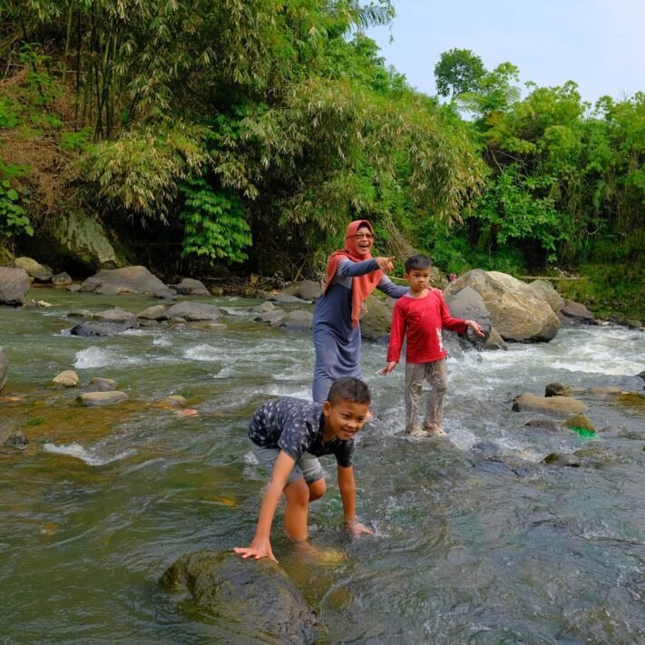 berenang di sungai driam riverside