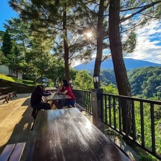 cafe di Lingkung Gunung Adventure Camp Bogor