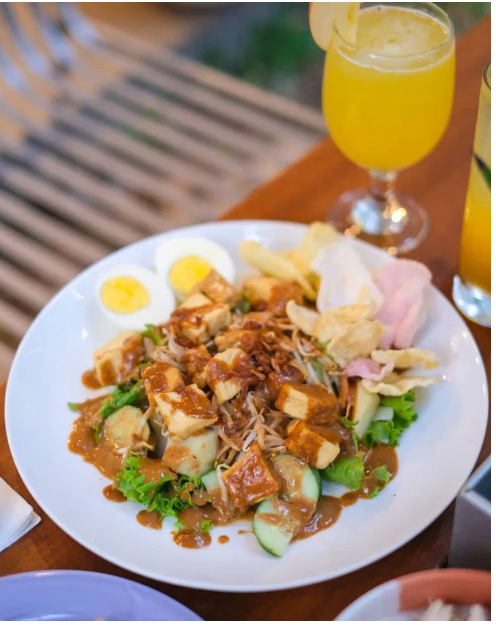 Menu Gado-gado di Djajanti Kitchen & Coffee Semarang