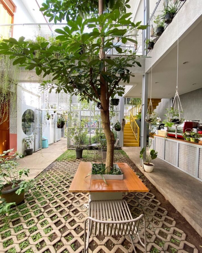 Djajanti House