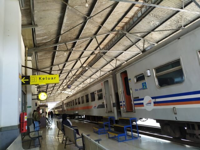 Stasiun Padalarang di Jawa Barat