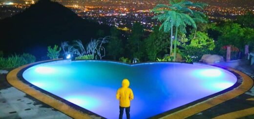 Taman Love Aurora saat malam hari