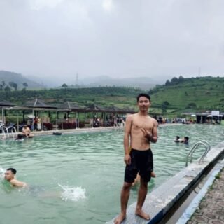 wisata Kolam Renang Tirta Kamelia