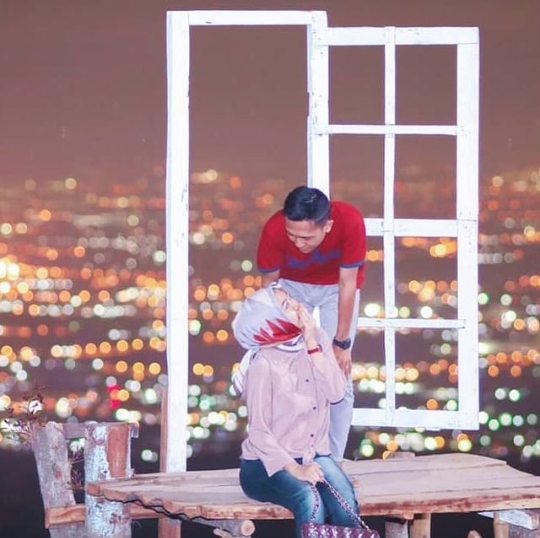 Spot Foto Instagenic di Puncak Puthuk Kembar Ngoro