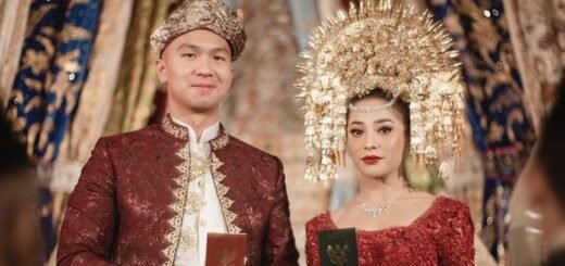 Busana Adat Pernikahan Padang Pesisir