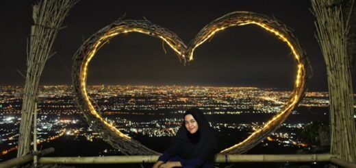 Pemandangan Puncak Puthuk Kembar Ngoro