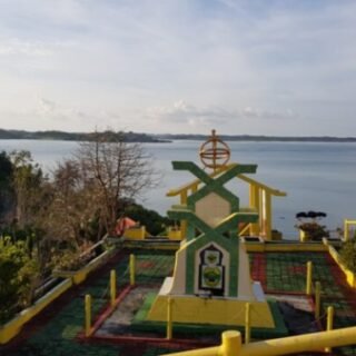 Tugu Khatulistiwa Mentuda, Lingga, kepulauan Riau