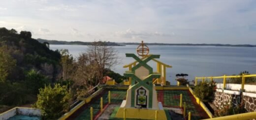 Tugu Khatulistiwa Mentuda, Lingga, kepulauan Riau