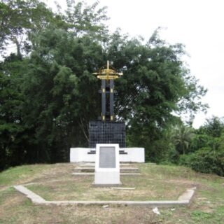 Tugu Khatulistiwa Tumbang Olong