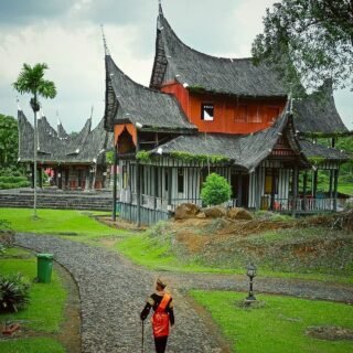 suku minangkabau di sumatera barat