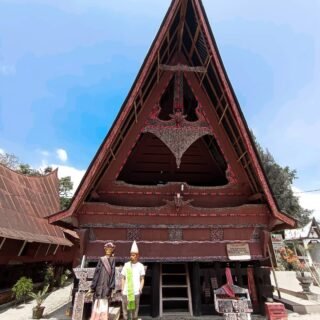 Patung Sigalegale Di pulau samosir