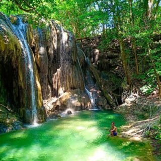air terjun mata jitu di pulau moyo