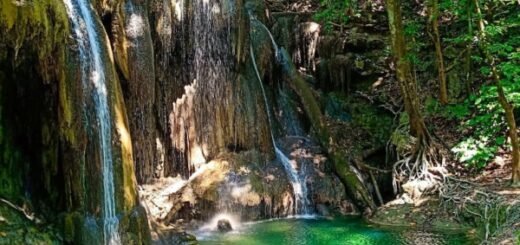 air terjun mata jitu di pulau moyo