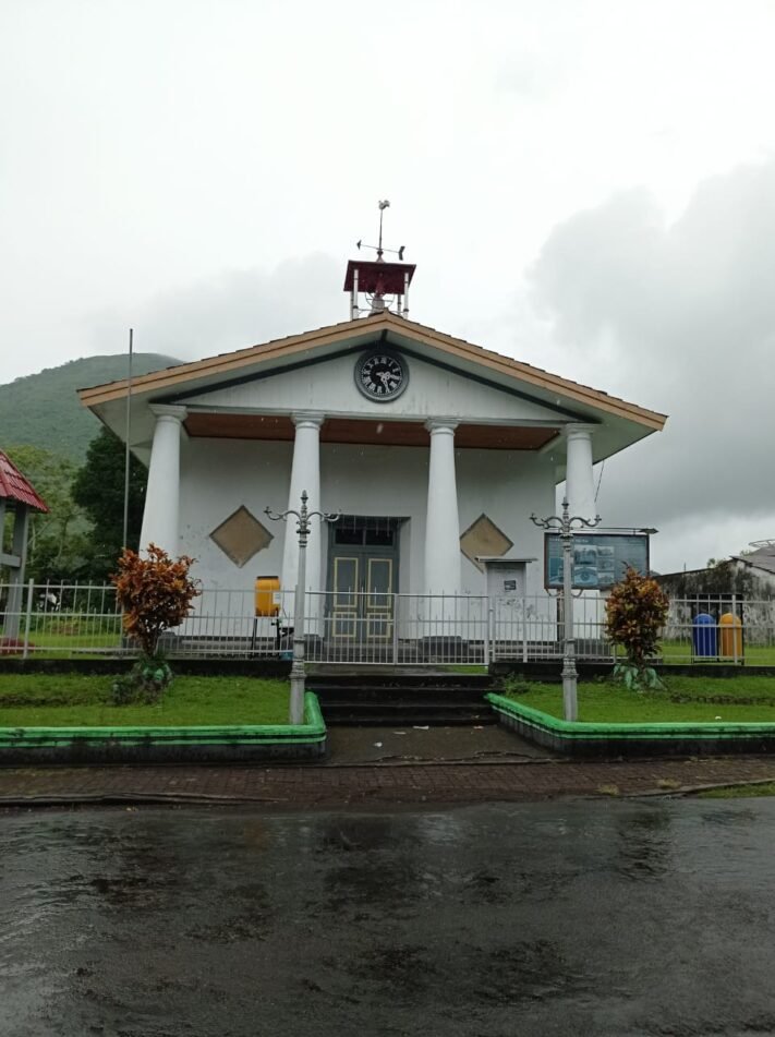 Gereja Tua Banda Naira