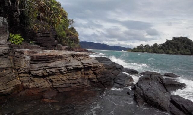Pantai Batu Lapis