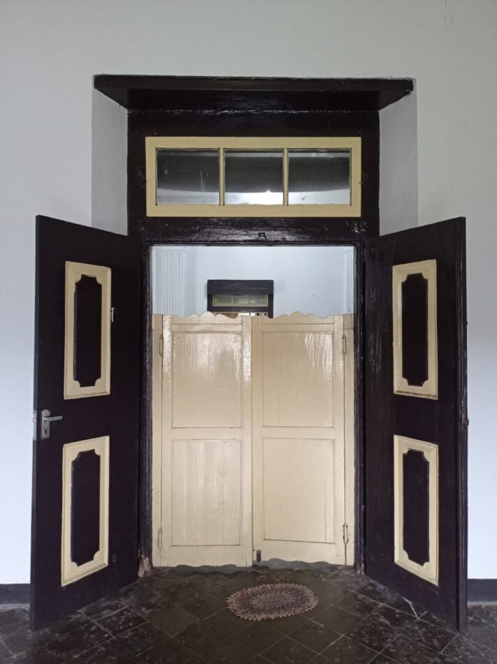 design pintu Istana Mini Banda Neira