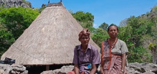 Kepala suku Kampung Tamkesi