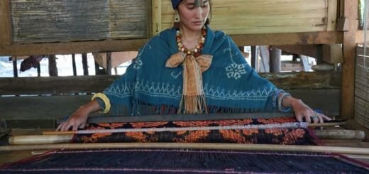 Lepo Lorun Ikat Flores