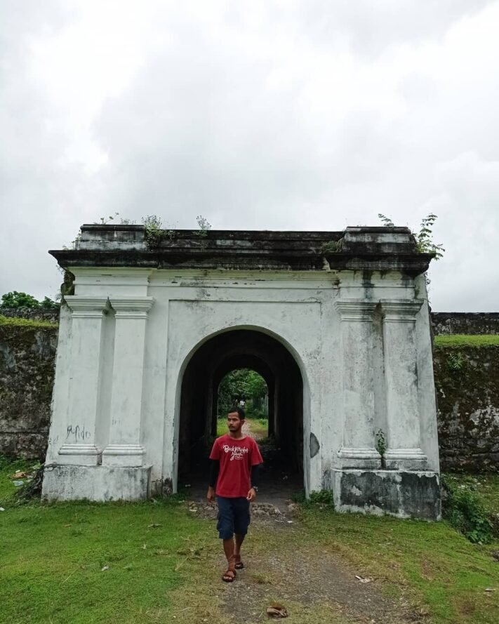 gerbang masuk benteng nasau