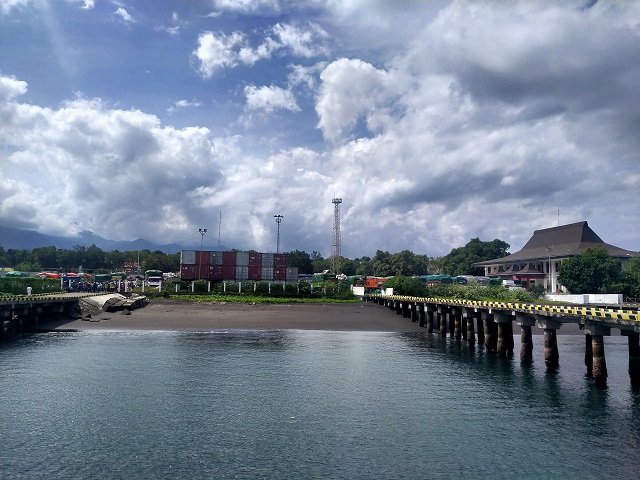 Dermaga pelabuhan ende