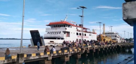 Kapal Dari Pulau Tayando ke Kur