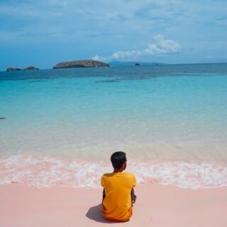 pantai pink sape