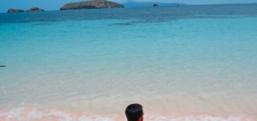 pantai pink sape