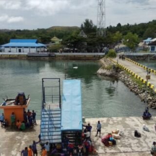 pelabuhan namlea maluku