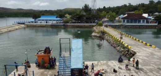 pelabuhan namlea maluku