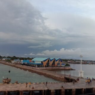 Pelabuhan Mola Wanci Wakatobi