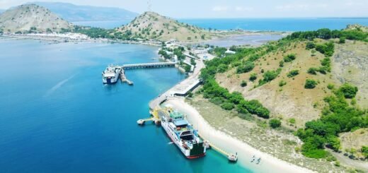 Pelabuhan Poto Tano sumbawa barat