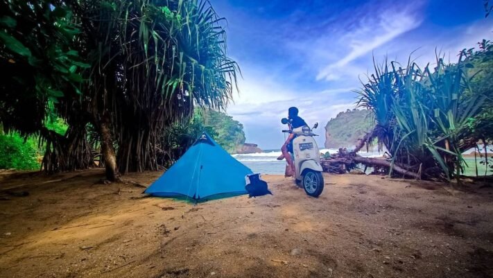 camppping di Pantai Batu Bengkung